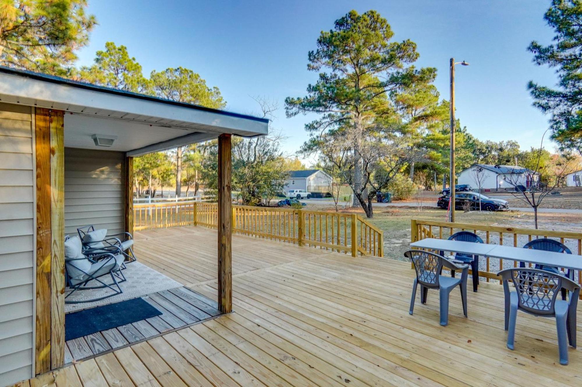 About 8 Mi To Pinehurst Cozy Home With Extended Deck! Aberdeen Exterior photo